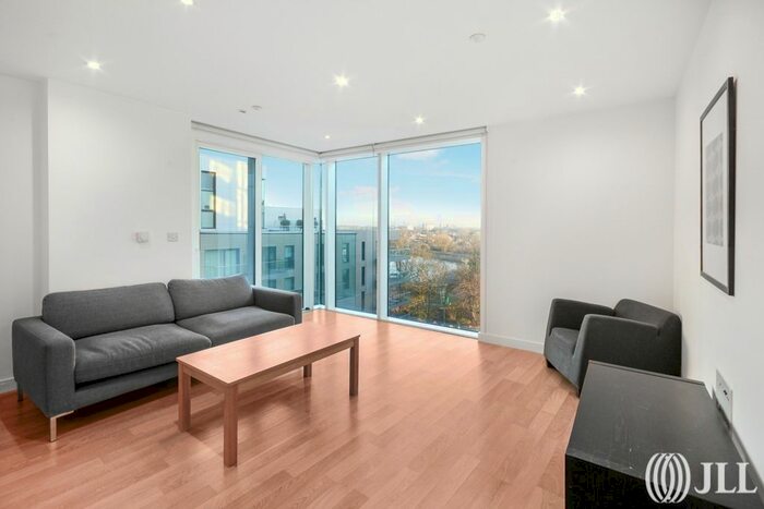 3 Bedroom Flat To Rent In Woodberry Grove, London, N4