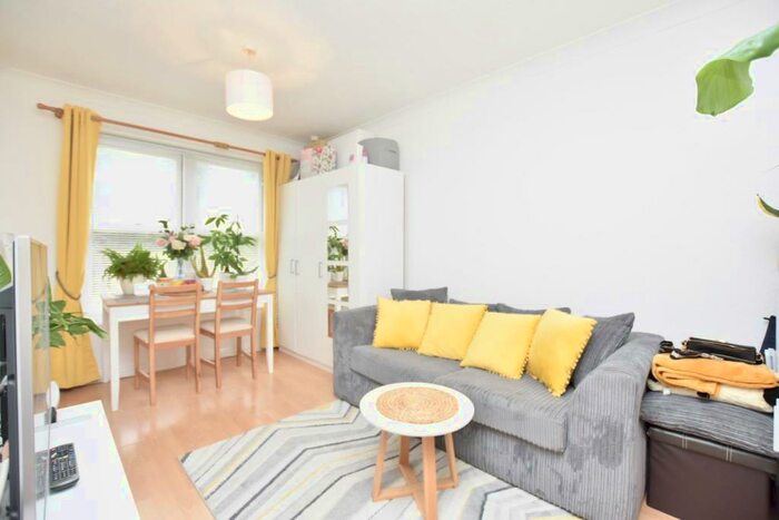 1 Bedroom Flat To Rent In Warren Down, Bracknell, RG42