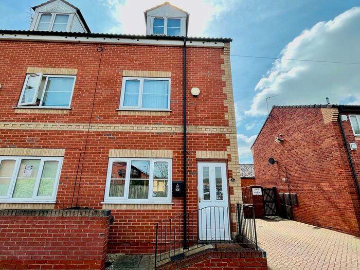 3 Bedroom Semi-Detached House To Rent In Torr Street, Gainsborough, DN21