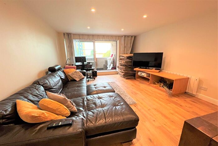 2 Bedroom Apartment To Rent In Inverness Mews, E16