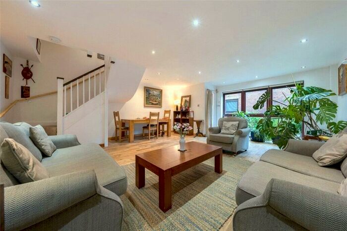 4 Bedroom Mews To Rent In Belsize Mews, Belsize Park, NW3