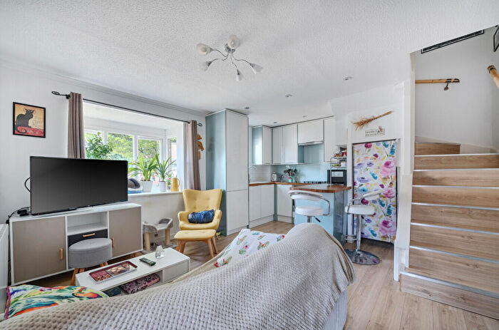 1 Bedroom Semi-Detached House For Sale In Firs Close, Mitcham, CR4