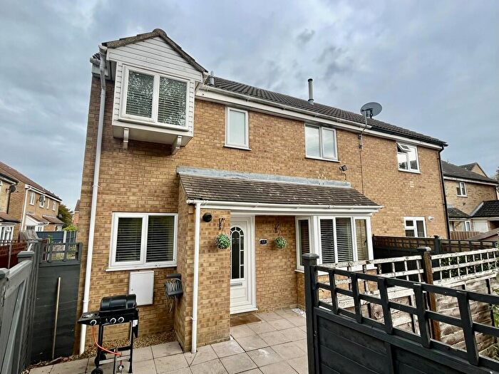 2 Bedroom Cluster House For Sale In Buttermere Path, Biggleswade, SG18