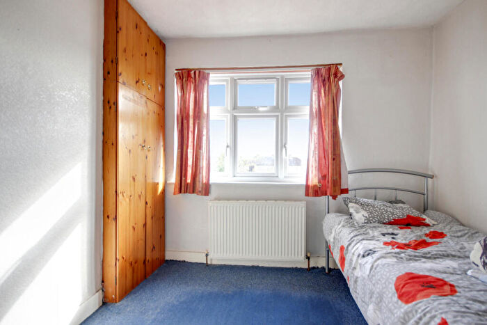 House For Sale In Broadlands Close, Enfield, EN3