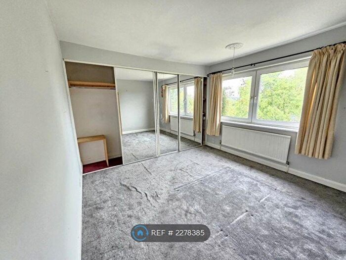 4 Bedroom Semi-Detached House To Rent In Netherlands Road, New Barnet, Barnet, EN5