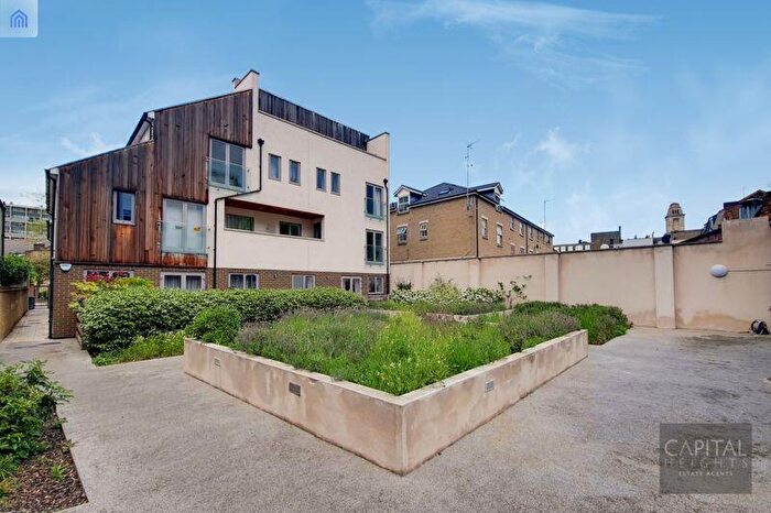 3 Bedroom Flat To Rent In Oasis Court, Mile End Road, London, E1