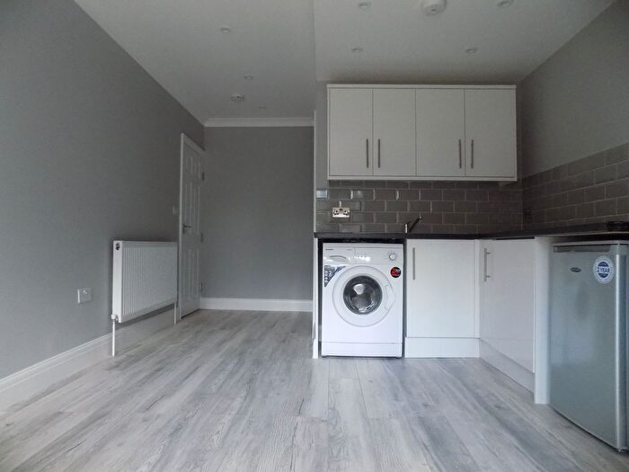 1 Bedroom Studio To Rent In Richmond Hill, Luton, Bedfordshire, LU2