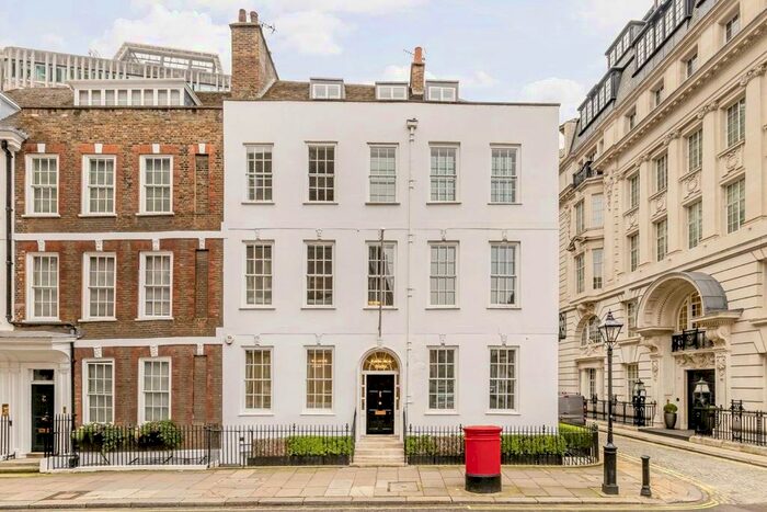 5 Bedroom Property To Rent In Queen Annes Gate, London, SW1H