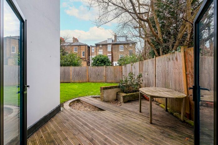 2 Bedroom Flat To Rent In Barnsbury Terrace, London, N1