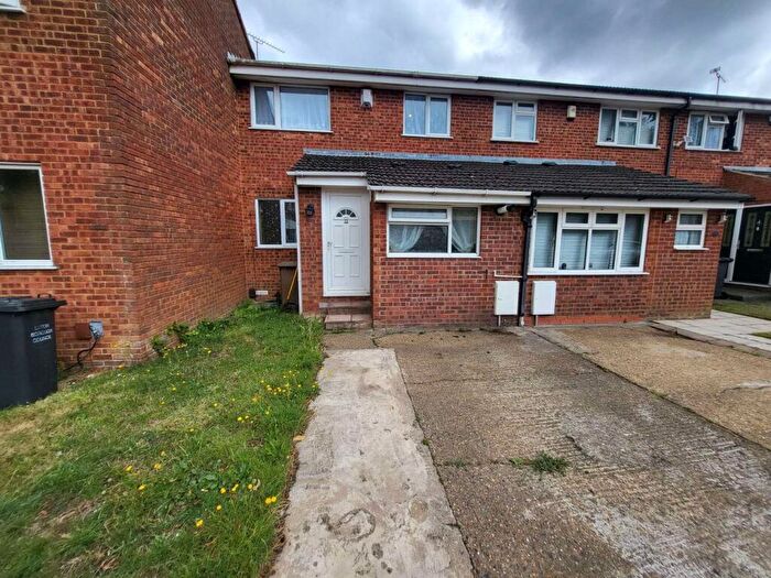 3 Bedroom Terraced House To Rent In Wolston Close, LU1