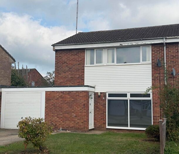 4 Bedroom Semi-Detached House To Rent In Halifax Road, Glory Farm, OX26