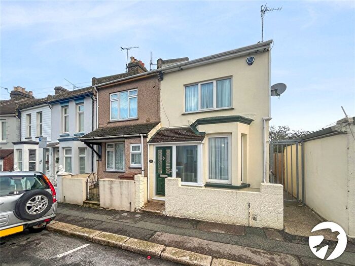 3 Bedroom End Terrace House To Rent In Belmont Road, Gillingham, Kent, ME7