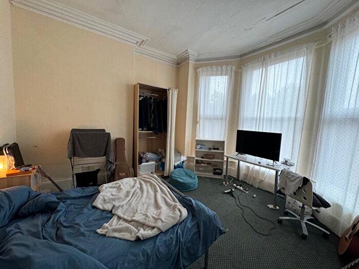 9 Bedroom Terraced House To Rent In Belle Vue Road, Hyde Park, Leeds, LS3