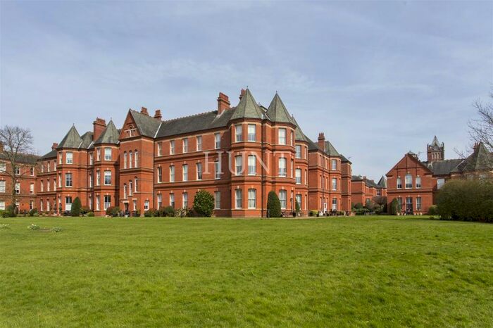 2 Bedroom Apartment To Rent In Rosebury Square Repton Park, Woodford Green, Essex, IG8