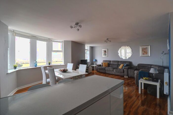 2 Bedroom Apartment For Sale In New South Promenade, Blackpool, FY4