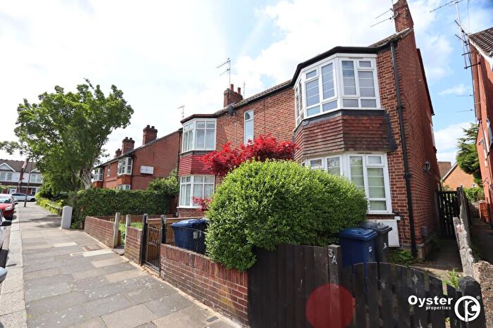 2 Bedroom Maisonette To Rent In Kennard Road, London, N11