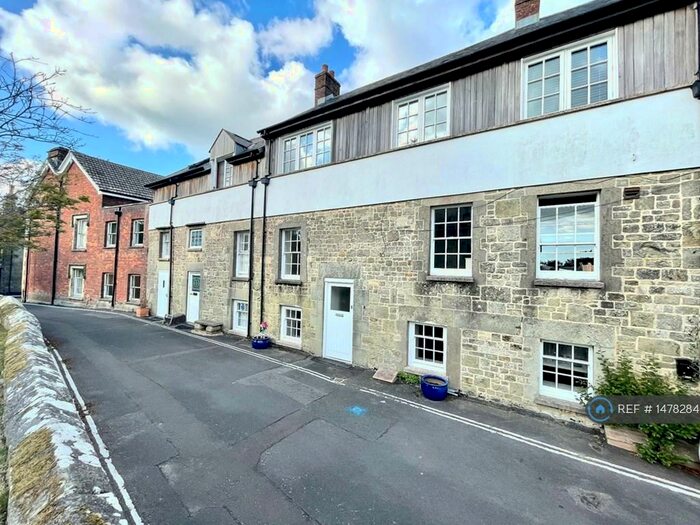 4 Bedroom Semi-Detached House To Rent In Lyons Walk, Shaftesbury, SP7