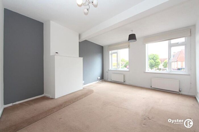 2 Bedroom Flat To Rent In Deans Lane, Edgware, HA8