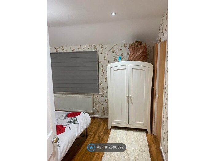 3 Bedroom Semi-Detached House To Rent In Waters Road, Kingston, KT1