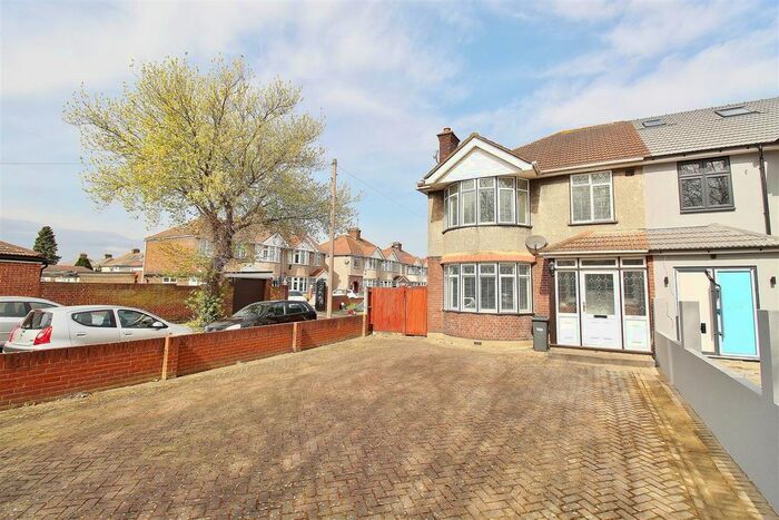 4 Bedroom Semi-Detached House To Rent In Hanworth Road, Hounslow, TW3