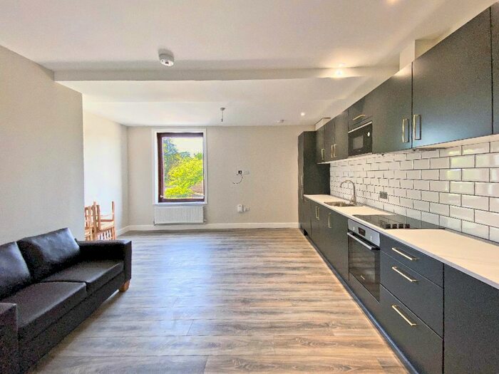 2 Bedroom Flat To Rent In Sratfield House, Station Road, Hook, RG27