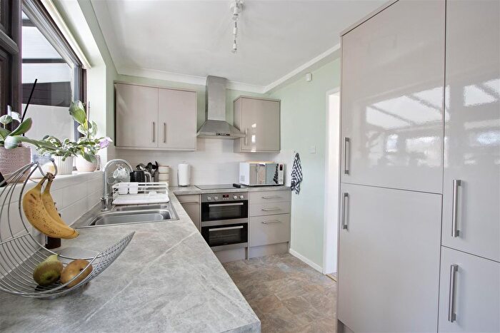 2 Bedroom Detached Bungalow For Sale In Lindale Road, Dunston, Chesterfield, S41