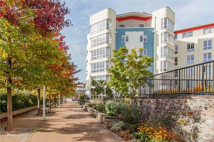 2 Bedroom Flat To Rent In Harbourside, The Crescent, BS1