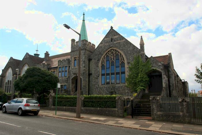 2 Bedroom Flat To Rent In Kings Road, Westcliff-On-Sea, SS0