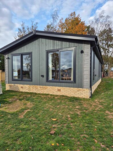 2 Bedroom Park Home For Sale In , Twyning, GL20