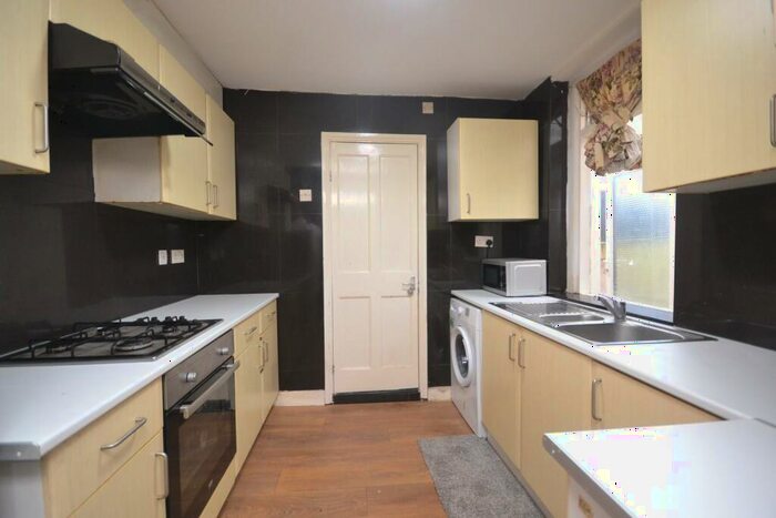 4 Bedroom House To Rent In Belmont Road, Reading, RG30