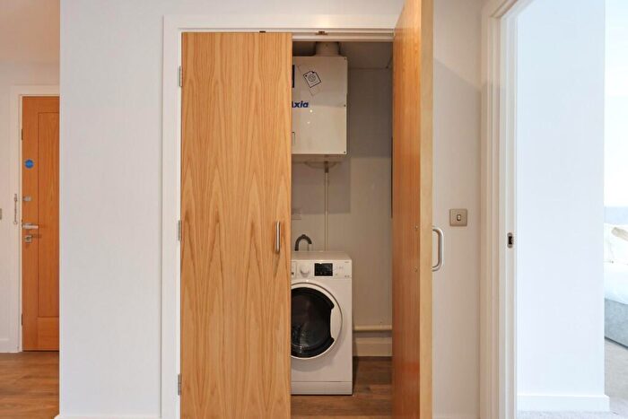 1 Bedroom Flat To Rent In Castle Park View, Castle Street, Bristol, BS2