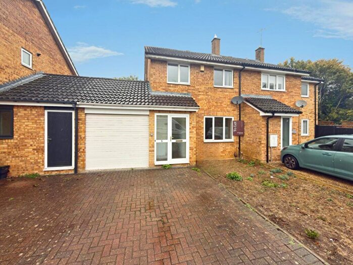 3 Bedroom Semi Detached House To Rent In Betony Close, Swindon, SN25