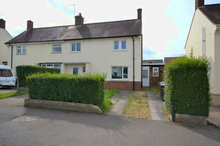 5 Bedroom Semi-Detached House To Rent In Friars Avenue, Northampton, NN4