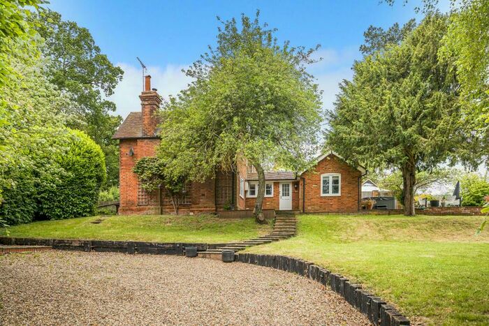 3 Bedroom Semi-Detached House To Rent In Remenham Hill, Remenham, RG9