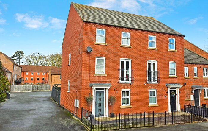 4 Bedroom Semi Detached House For Sale In Pentland Drive, Greylees, NG34