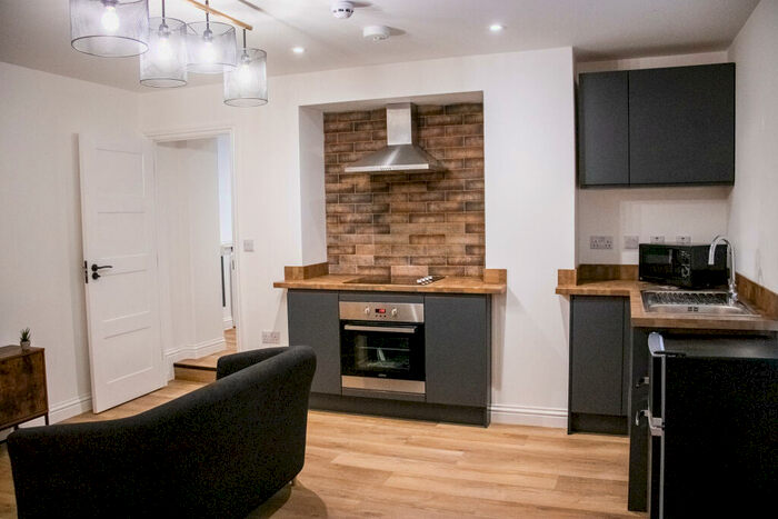 1 Bedroom Flat To Rent In City Centre // Bed Flat // Aug, LN2