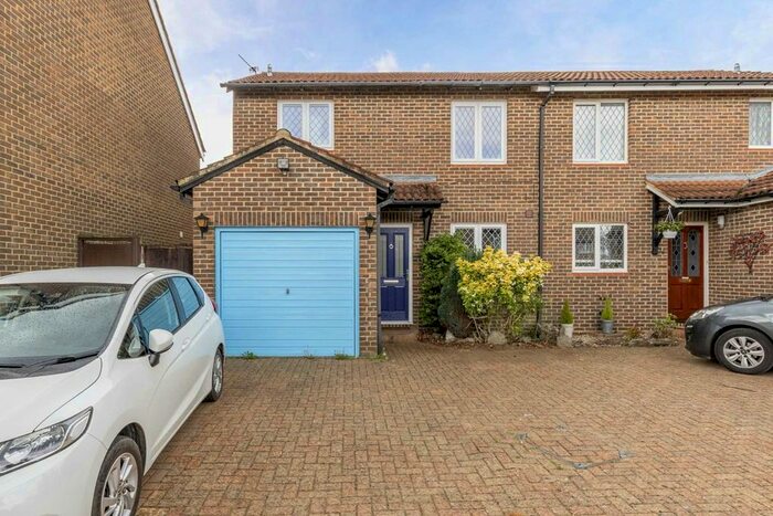 3 Bedroom Property To Rent In Stewart Close, Hampton, TW12