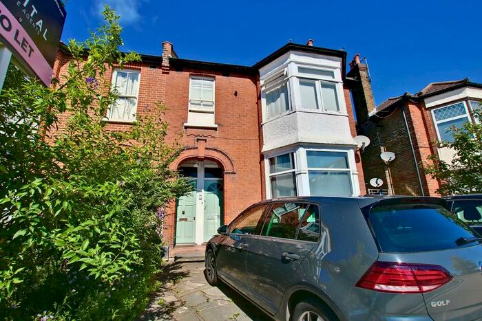 2 Bedroom Flat To Rent In College Road, Bromley, BR1