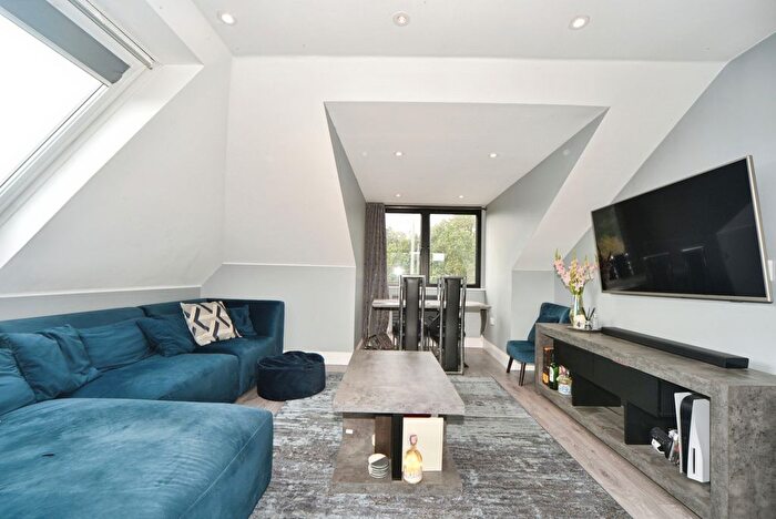 1 Bedroom Flat For Sale In Elmers End Road, Beckenham, BR3