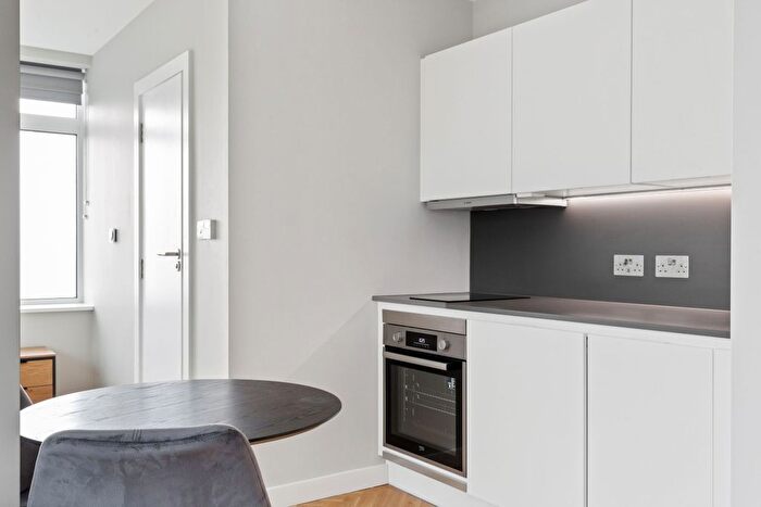 Studio To Rent In Clapham Common North Side, London, SW4