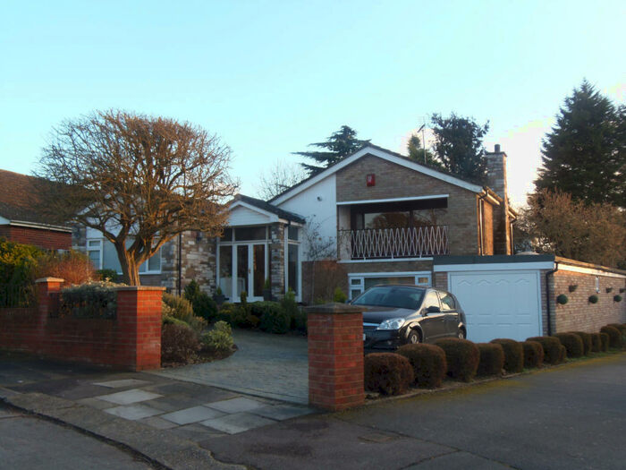 3 Bedroom Detached House To Rent In Wendover Way, LU2