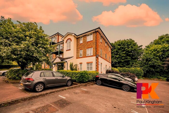 2 Bedroom Flat To Rent In Alexandra Park, High Wycombe, HP11
