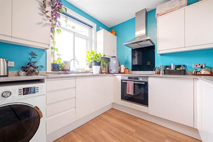 2 Bedroom Flat For Sale In Norwood Road, West Norwood, SE27