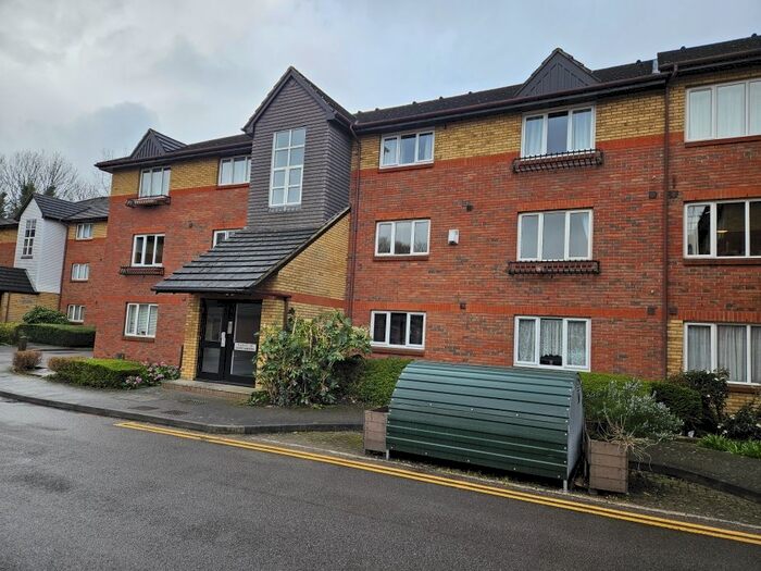 1 Bedroom Flat To Rent In Dover Gardens, Carshalton, SM5