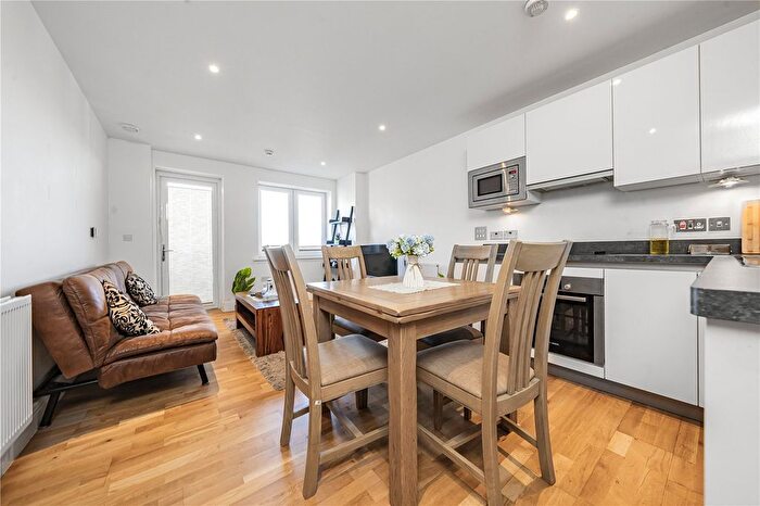 1 Bedroom Flat For Sale In High Street, Hounslow, TW3