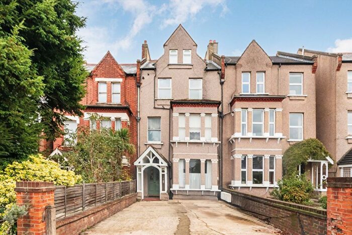 1 Bedroom Flat To Rent In Kent Gardens, Ealing, W13