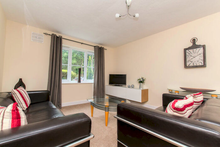 1 Bedroom Flat To Rent In Town Mead, RH11