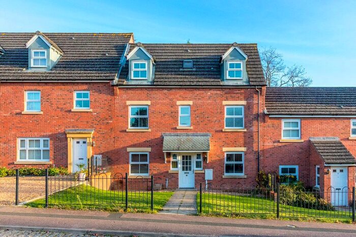 4 Bedroom Town House To Rent In Batsmans Drive, NN10