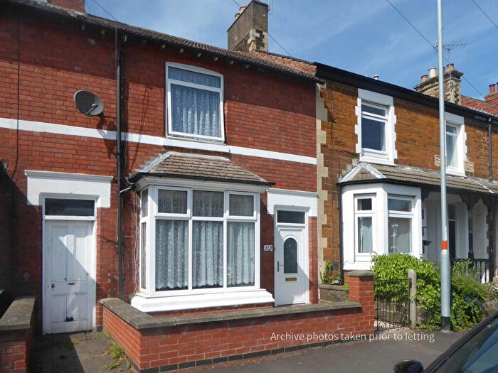3 Bedroom Terraced House For Sale In Hawthorn Road, Kettering, NN15