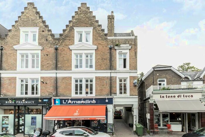 3 Bedroom Flat To Rent In Friars Stile Road, Richmond, TW10